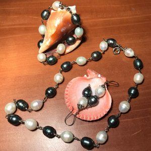 Natural  Black & White Pearls  New